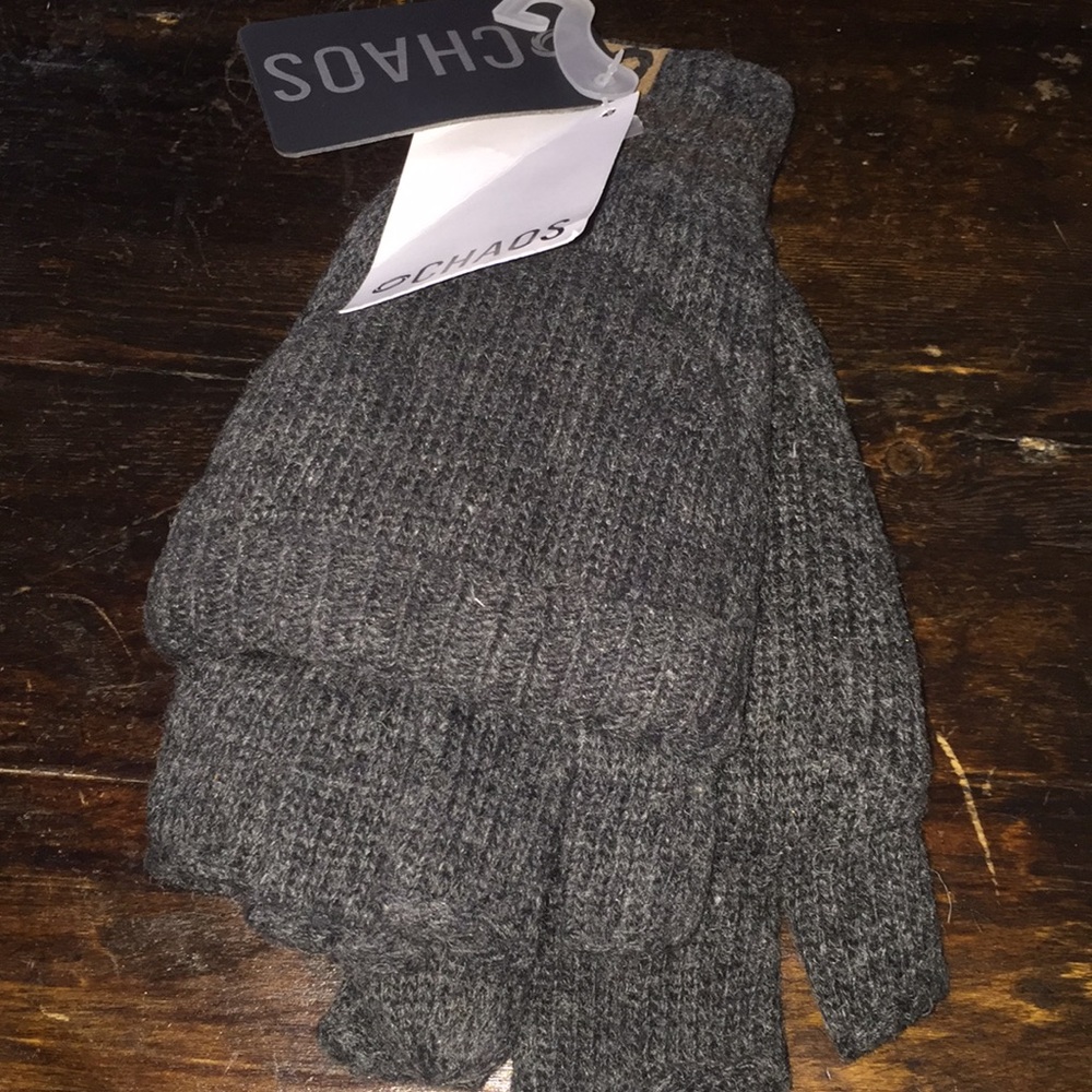 Chaos gloves NWT